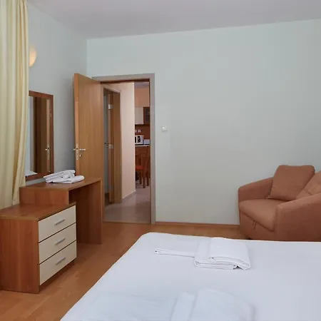 ポッロ アパートホテル 3*