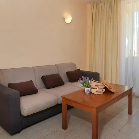 Apart-hotel Pollo 3*
